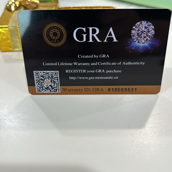 Oval 8 x 10 3 ct Moissanite ring - Picture 7 of 8